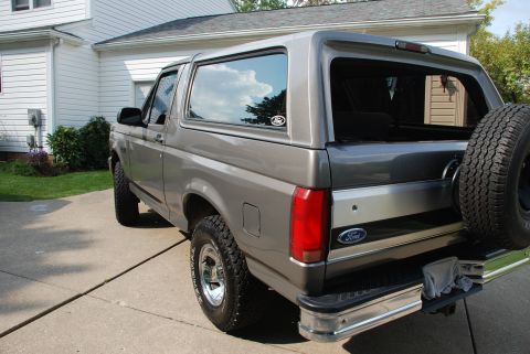 1995 Ford Bronco - This Ford Bronco's body style indicates a model year between 1992 and 1996, not 1995 as claimed.