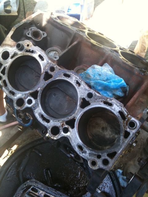1993 Toyota 4Runner - Engine block with pistons visible, part of a 3VZ-E rebuild.