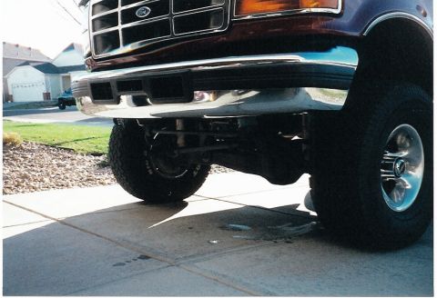 1996 Ford Bronco - Front air dam removed for better access.