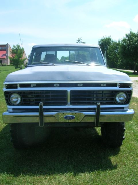 1975 Ford F-250 - This Ford truck's grille design indicates it is from the 1973-1979 model years.