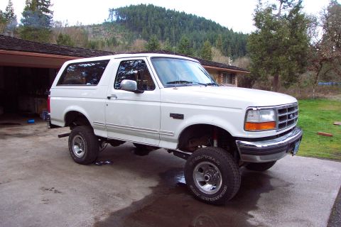 1996 Ford Bronco - o Dick Cepek 6" Series II Lift Kit.o 4" Rear Leaf Springs w/2" Blocks.o Still Sporting 29x10.50R15 All-Terrain Tread.(3/24/2002)