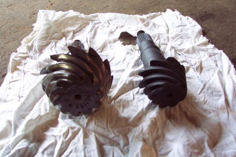 1996 Ford Bronco - Ford 8.8 3.55 vs. 5.13 Pinion. (6/8/2002)