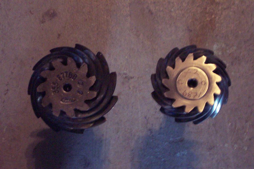 Ford 8.8 vs. Dana 44 3.55 Pinions. <br>(6/11/2002)