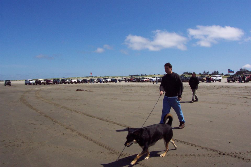 Group of at least 31 vehicles at the Long Beach, WA Clean-Up sponsored by 2 Big Broncos 4x4 Club - Northwest Chapter. <br>(5/11/2002)