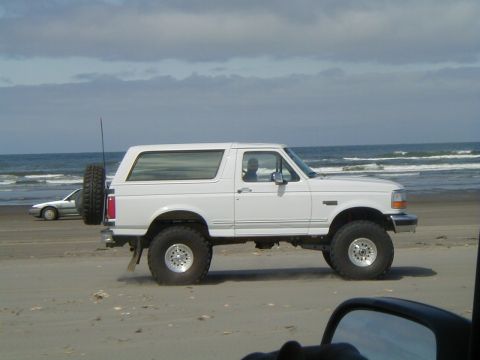 1996 Ford Bronco - Driving along the beach. (5/11/2002, by DK)