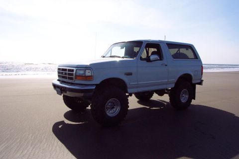 1996 Ford Bronco - Parked on the beach at Fort Stevens State Park. (5/12/2002)