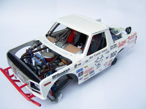 1986 Ford Bronco - This is a model of a 1986 Ford Bronco, a detailed engine and numerous racing decals.