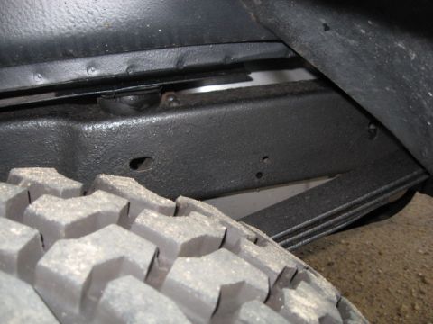 1990 Ford Bronco - Vehicle frame and tire detail. SUPERMOTORS.NET watermark visible.