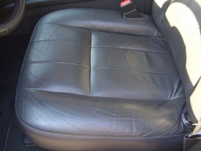 2004 Ford Crown Victoria LX Sport (stock)