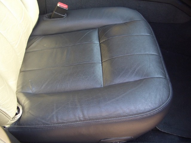 2004 Ford Crown Victoria LX Sport (stock)