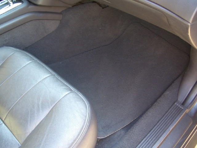 2004 Ford Crown Victoria LX Sport (stock)
