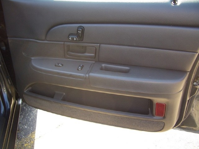 2004 Ford Crown Victoria LX Sport (stock)