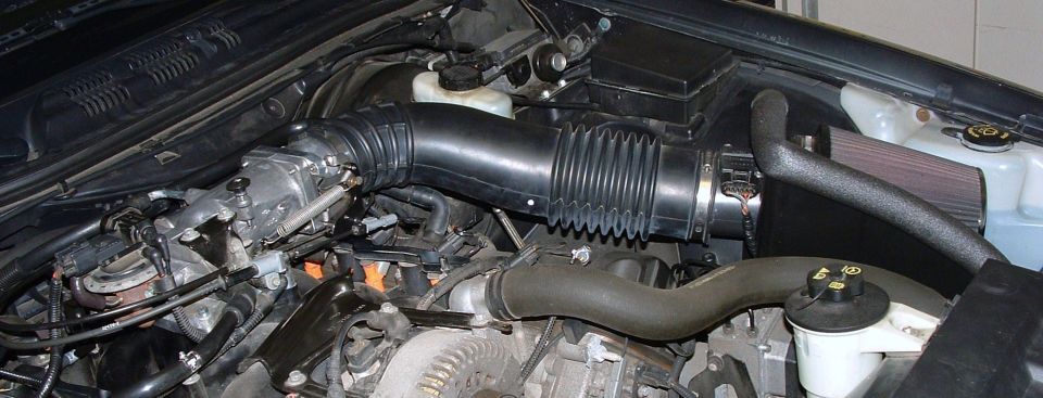 -7.5" K&N air filter.
-K&N Crown Victoria 2003 modifed heat shield.
-K&N Mercury Marauder filter adaptor.
-80mm Mercury Marauder MAF sensor.
-2004 Crown Victoria Police Interceptor air intake tube.
-70mm Accufab Throttle Body.
- Ported & Polished stock Plenum.
- 0.5" Plenum Spacer.