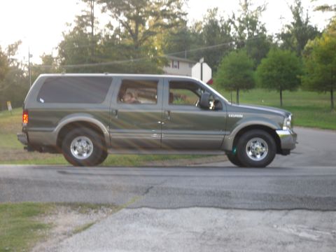 2001 Ford Excursion photo