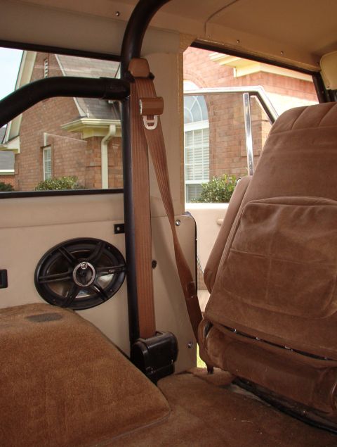 1975 Ford Bronco - Even with tilt/slide seats, access to the back is difficult. But the shoulder belts, speakers, & lighter socket work GREAT! [url=http://www…