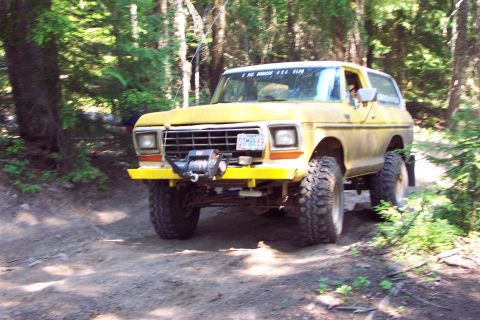 1996 Ford Bronco - Steve Scott climbing a hill on trail to Ravens Roost. (7/13/2002)