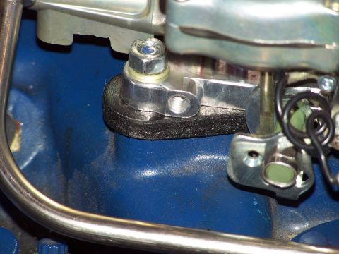 1973 Ford Ranchero - I installed this 1/4" insulator to try isolate the carb from the engine heat.