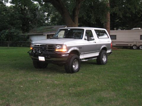 1994 Ford Bronco - This 1994 Ford Bronco features a two-tone paint scheme and an aggressive aftermarket bumper.