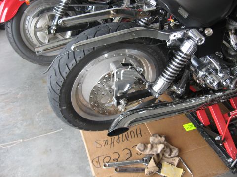 1979 Harley-Davidson FXRT Sport Glide - 1979 Shovelhead FXE stripping paint of rear aluminium wheel