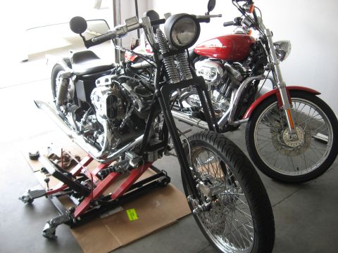 1979 Harley-Davidson FXRT Sport Glide - 1979 Shovelhead FXE stripping paint of rear aluminium wheel
