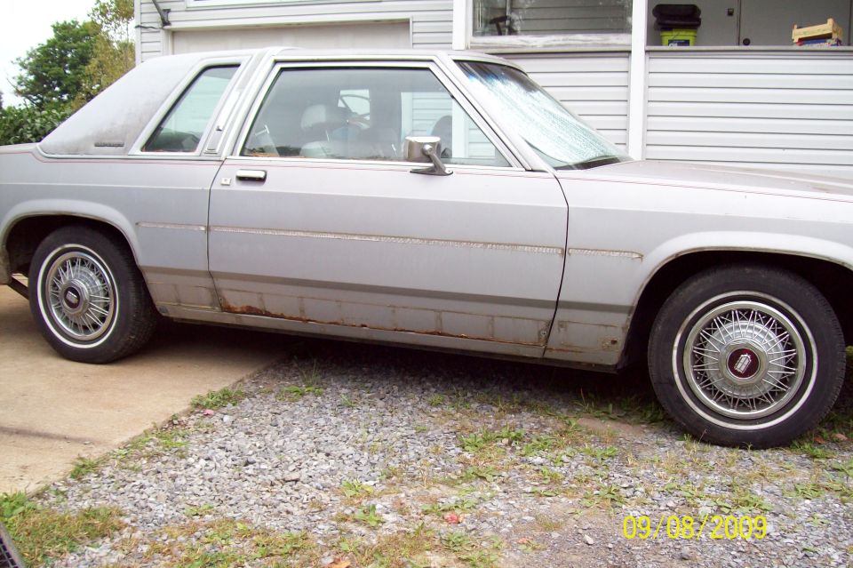 '85 Grand Marquis right side partly stripped