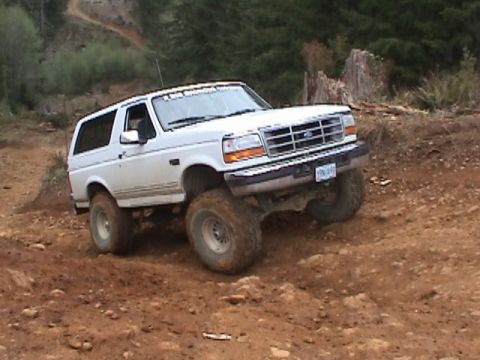 1996 Ford Bronco - Testing the new rear PowerTrax No-Slip (Slip-Knot) locker out on the PowerLine steep hill climb. (5/10/2003)