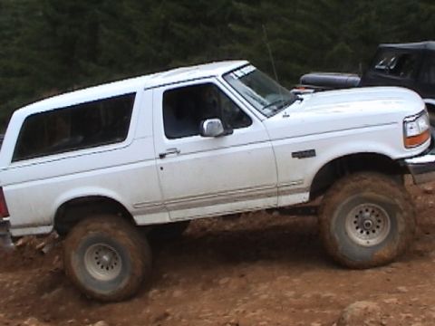 1996 Ford Bronco - Testing the new rear PowerTrax No-Slip (Slip-Knot) locker out on the PowerLine steep hill climb. (5/10/2003)