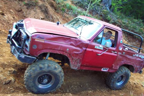 1996 Ford Bronco - Kurt on the PowerLine steep hill climb. (5/22/2003)