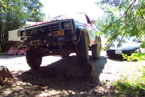 1996 Ford Bronco - Jack negotiating campground traffic. (5/23/2003)