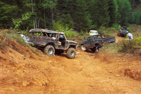 1996 Ford Bronco - Berne and crew doing vehicle recover duty for the Dodge Dakota Pickup that rolled on the PowerLine steep hill climb. (5/25/2003)