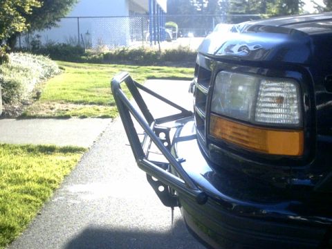 1995 Ford Bronco - This 1995 Ford Bronco features a prominent brush guard on its front end.