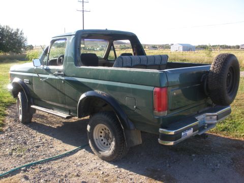 1990 Ford Bronco - This 1990 Ford Bronco is seen from the rear, a spare tire mounted externally.