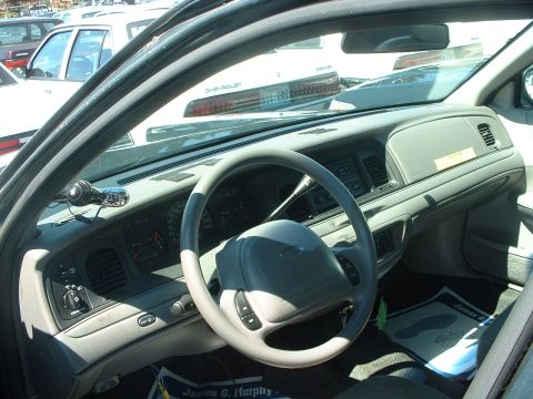 1999 Ford Crown Victoria - This '98 ex P.C.S PI does have cruise control. 3 out of the 5 PIs did have cruise.