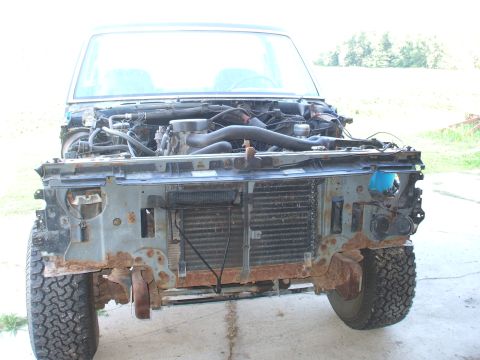 1990 Ford Bronco - This Ford Bronco is missing its front grille and bumper, revealing the engine bay and radiator.