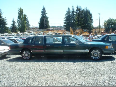 1999 Ford Crown Victoria - A really cool limo Town Car.