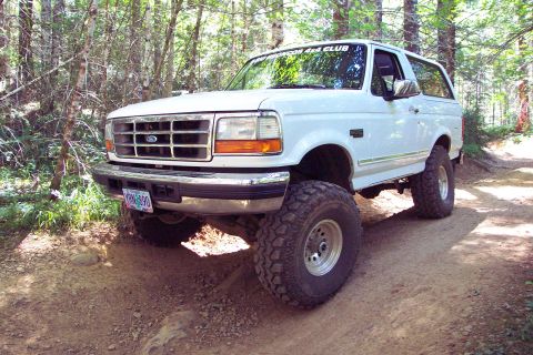 1996 Ford Bronco - Moderate Suspension Articulation (Left).(8/18/2002)