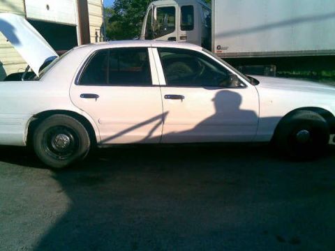 2001 Ford Crown Victoria photo