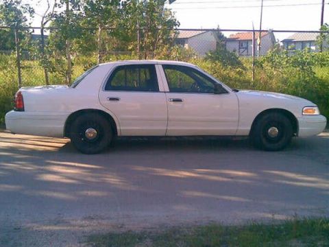 2001 Ford Crown Victoria photo