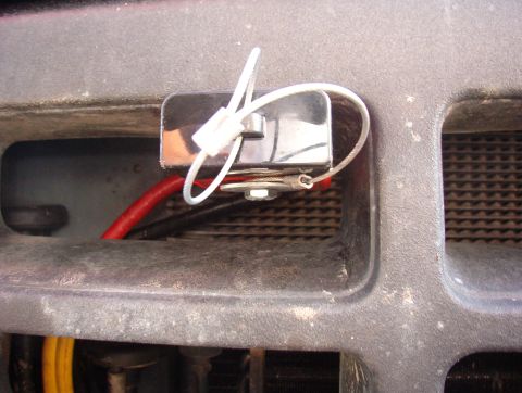 1993 Ford Bronco - I hardwired in my Jumper cables with one those big Winch connectors like the tow trucks have