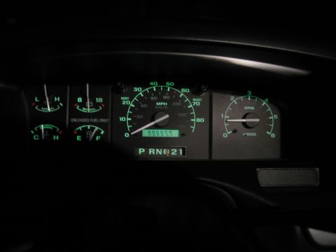 1986 Ford Bronco - The odometer shows 999,999 miles on this vehicle's dashboard.