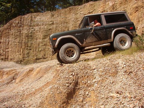 1975 Ford Bronco - H6 Gravel Cliff