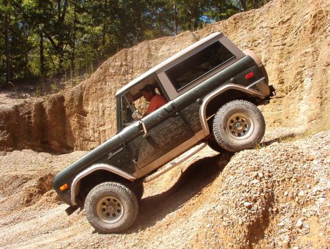 1975 Ford Bronco - H6 Gravel Cliff Yes, the camera is level - check the trees in the background.