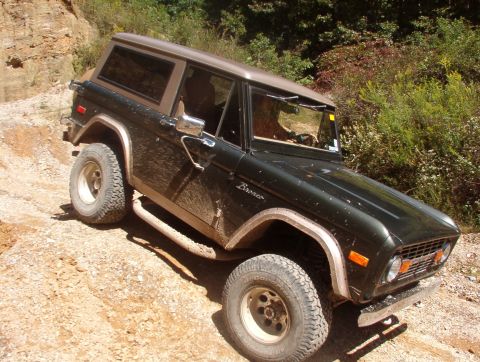 1975 Ford Bronco - H6 Gravel Cliff