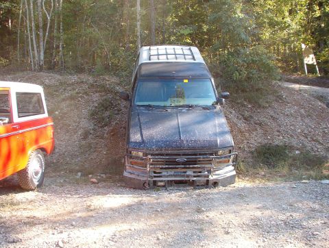 1983 Ford Bronco - The big buggies had been parking at max flex on the hillside by the pavillion, so I showed them something a little different.
