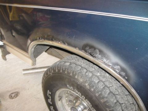 1992 Ford Bronco - rust around the wheel well