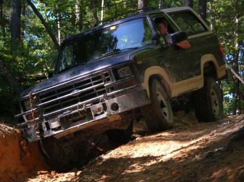 1983 Ford Bronco - Rubicon Ridge after removing the rock from this clay wall. photo by stout22