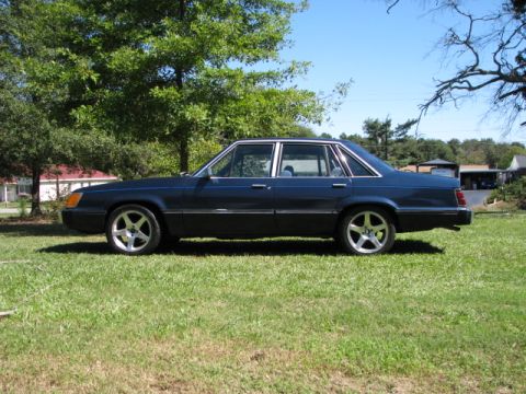1985 Ford LTD photo