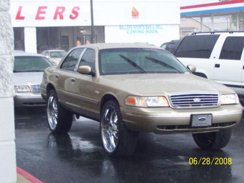 1999 Ford Crown Victoria photo
