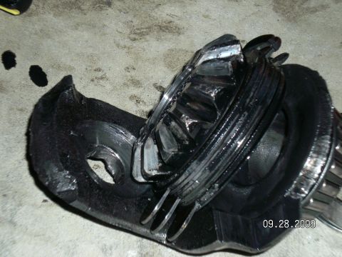 1996 Ford Bronco - Here's the 1/2 of the case that holds the limited slip clutches....