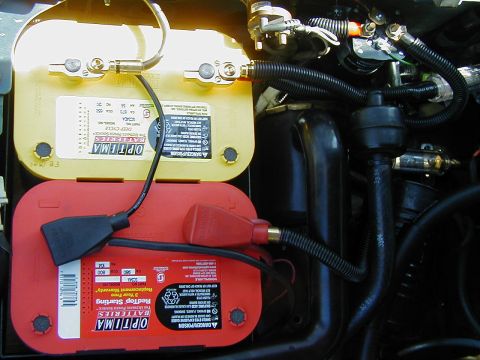 1995 Ford Bronco - Yellow top is used for the stereo and Red is for vehicle starting and accesories with a 200 amp relay isolating the two.